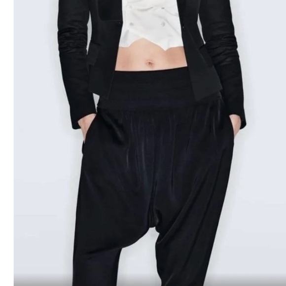 ZARA TUXEDO PANTS ZW COLLECTION
BLACK. SIZE MEDIUM - Picture 2 of 7